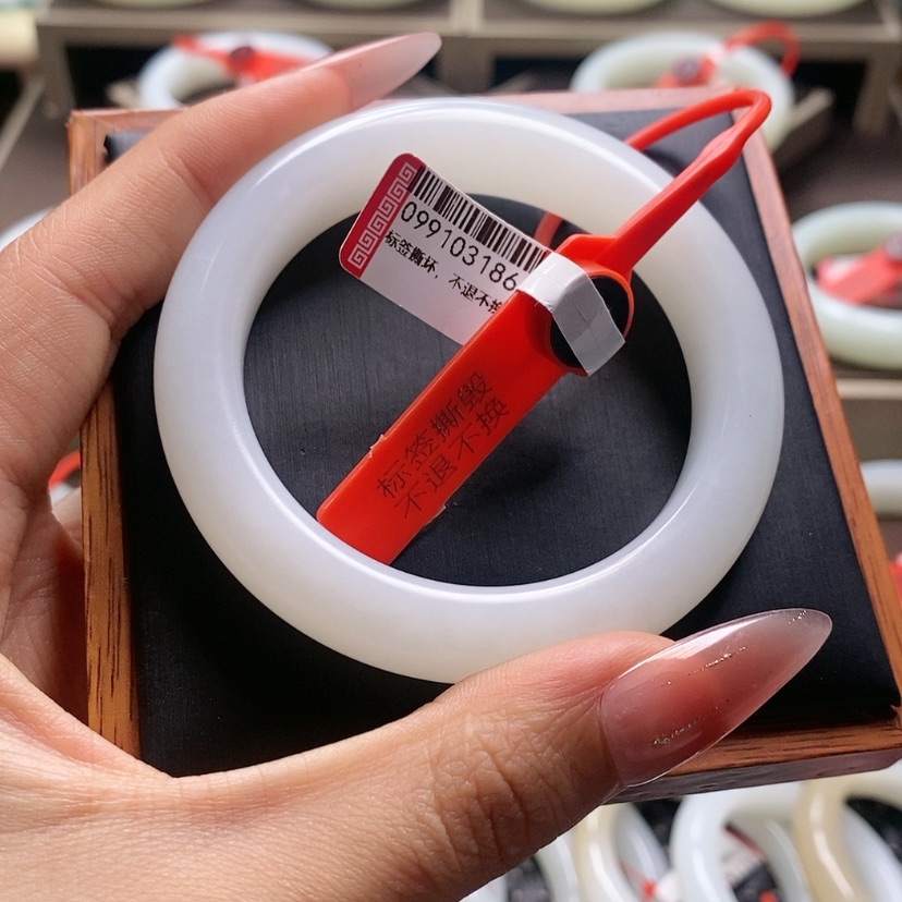 【闪购商品】和田玉手镯未镶嵌宝*