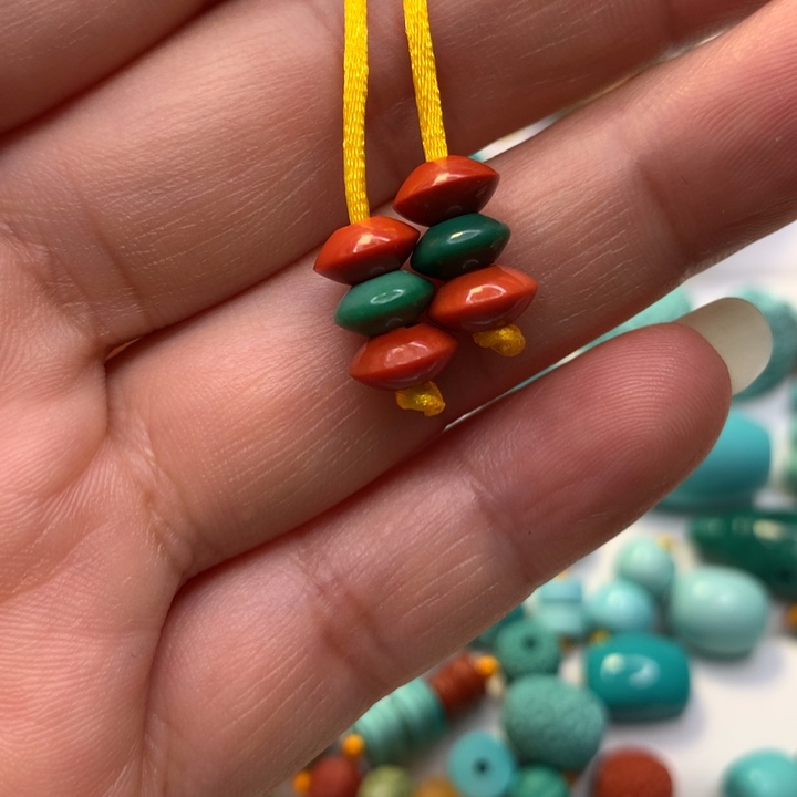 绿松石未镶嵌颈饰