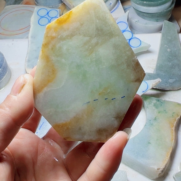 翡翠颈饰未镶嵌翡翠片料