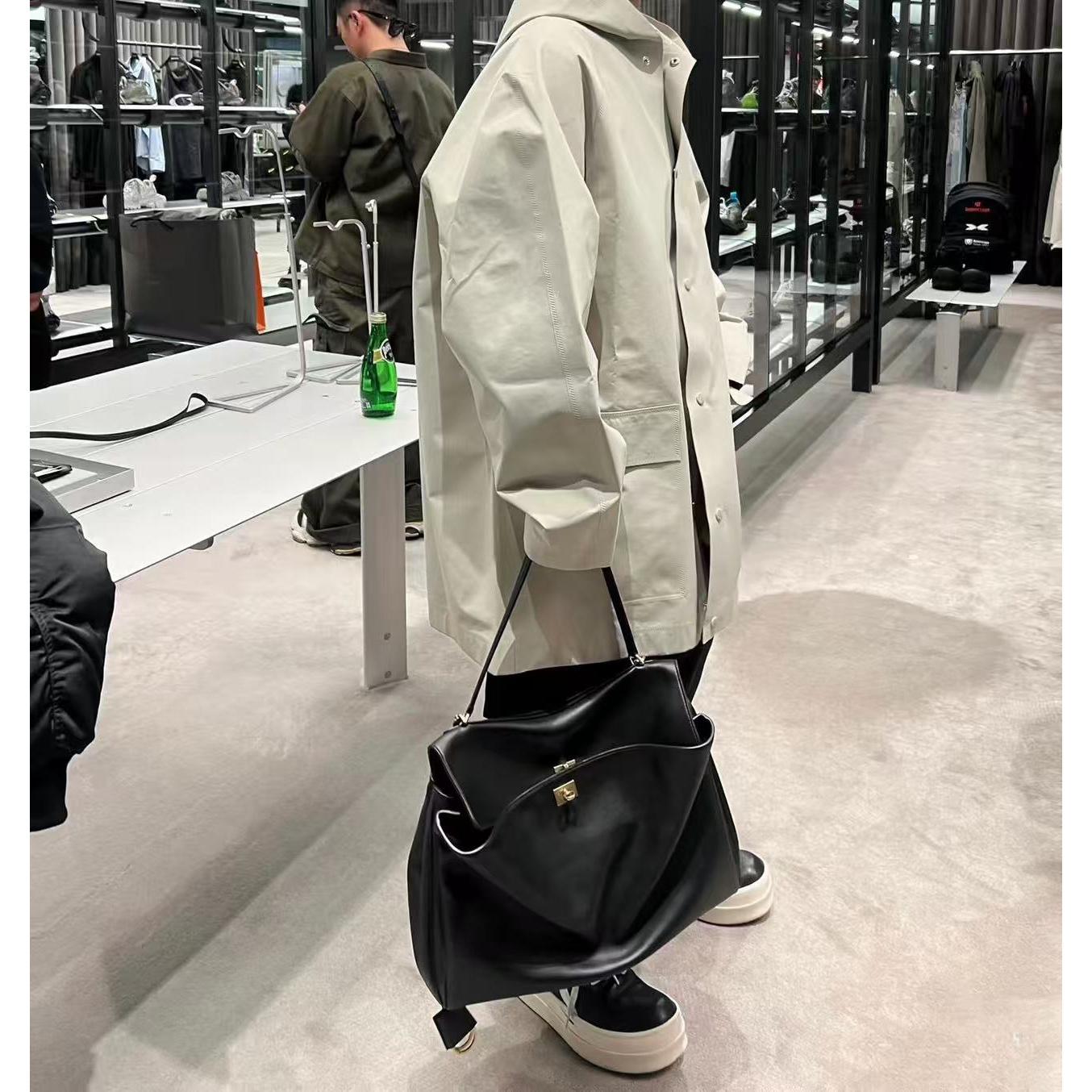 光面潮流单肩包肩包