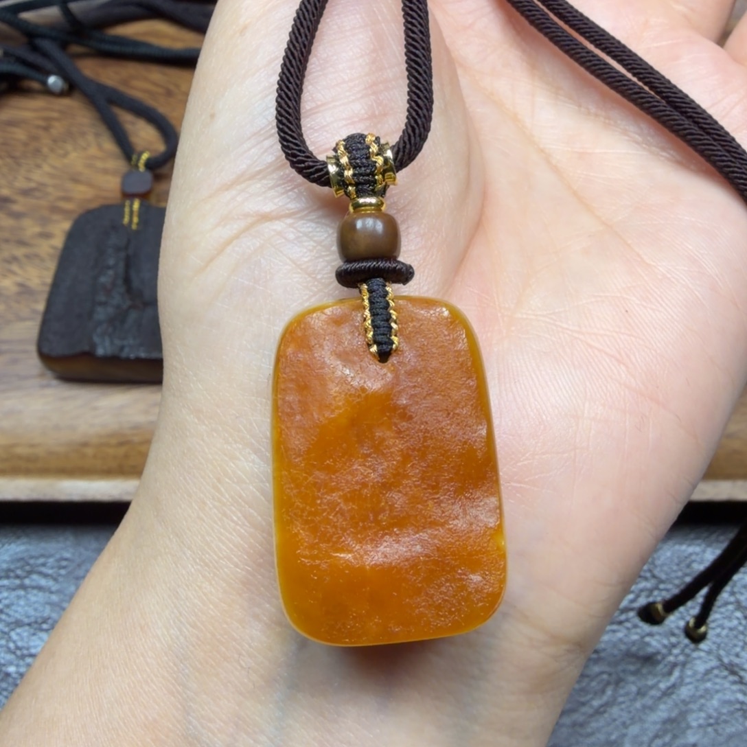 琥珀未镶嵌吊坠(赠链)