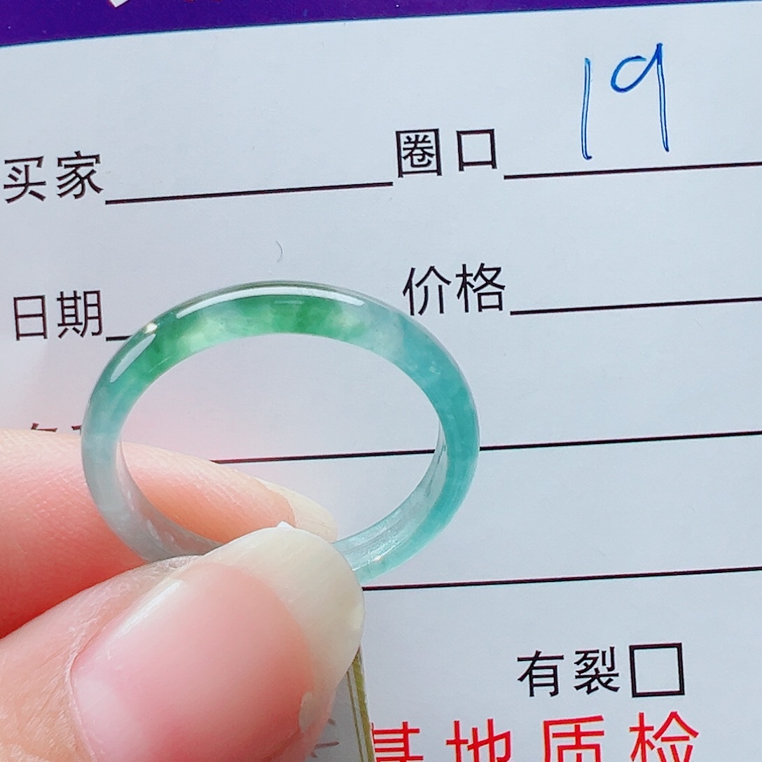 未镶嵌戒指翡翠离***贵戒圈