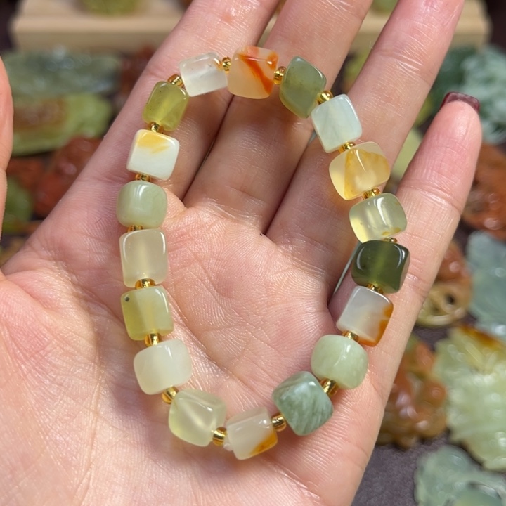 蛇纹石玉颈饰未镶嵌