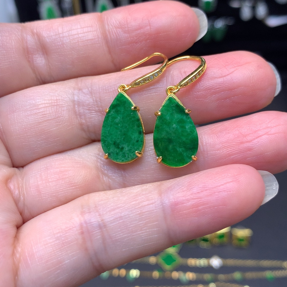 翡翠未镶嵌耳饰有纹裂