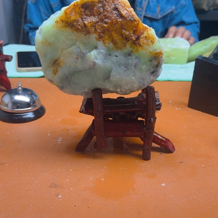 蛇纹石玉原石未镶嵌13