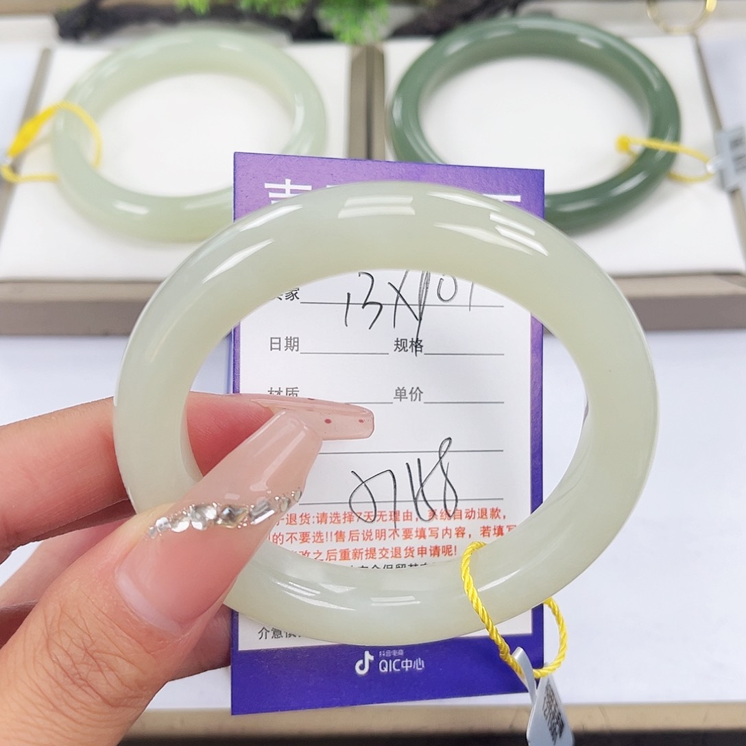 和田玉手镯未镶嵌