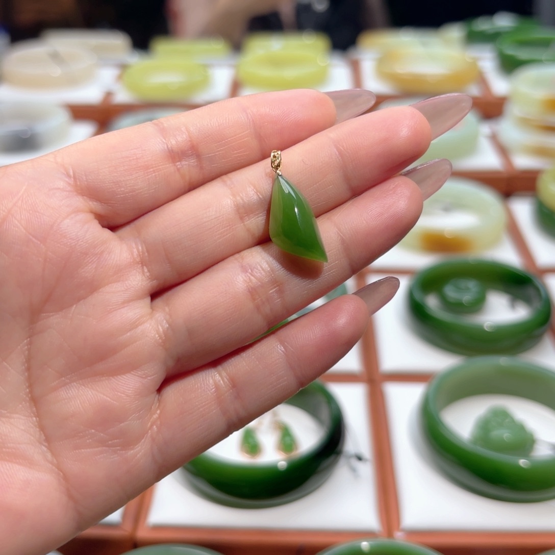 和田玉颈饰18K金镶嵌