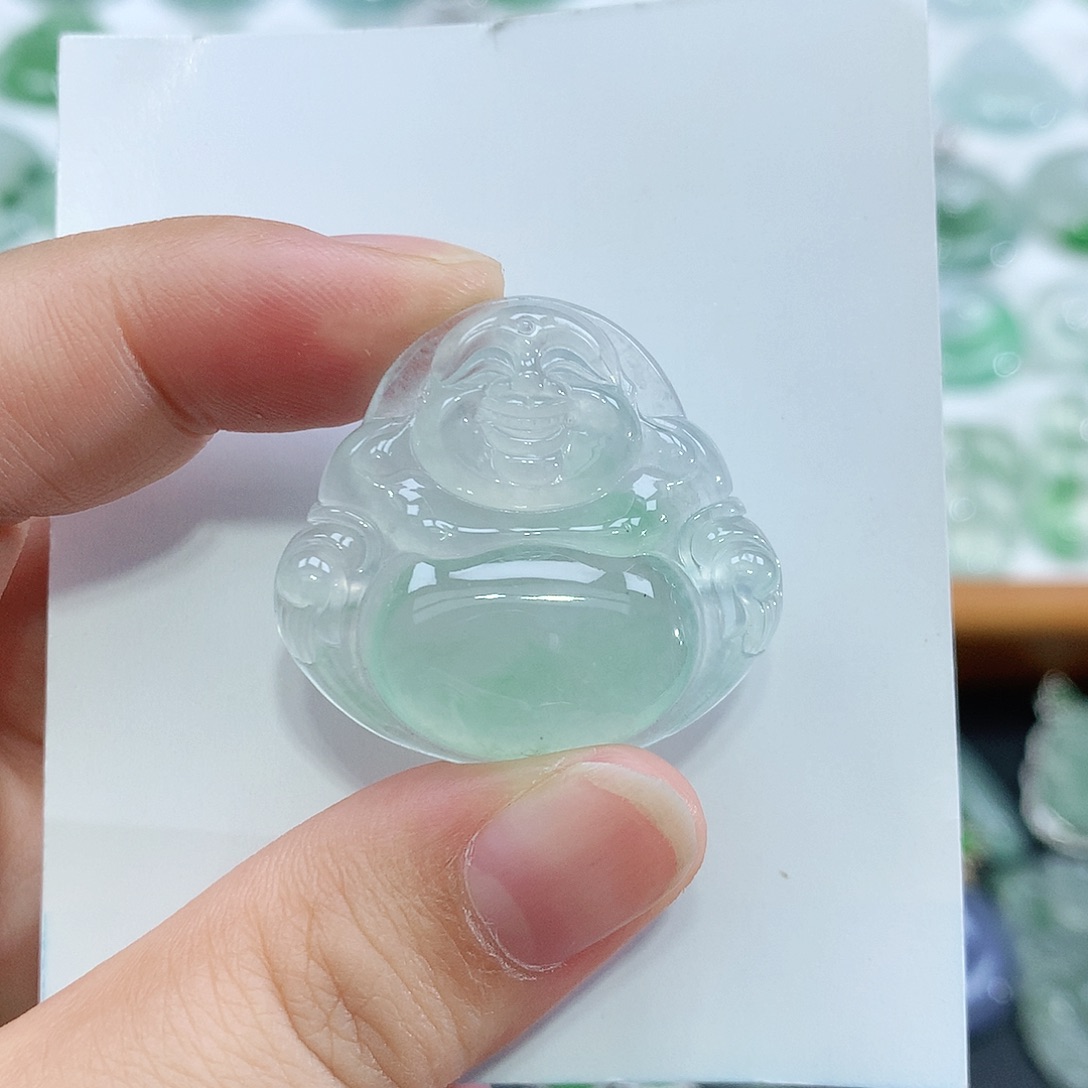 翡翠未镶嵌颈饰佛