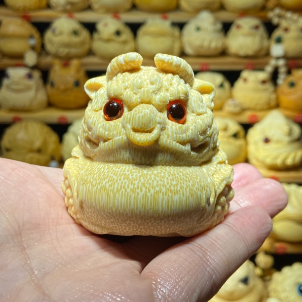 6厘米《牛魔金蟾》龙血金丝竹实心竹手把件