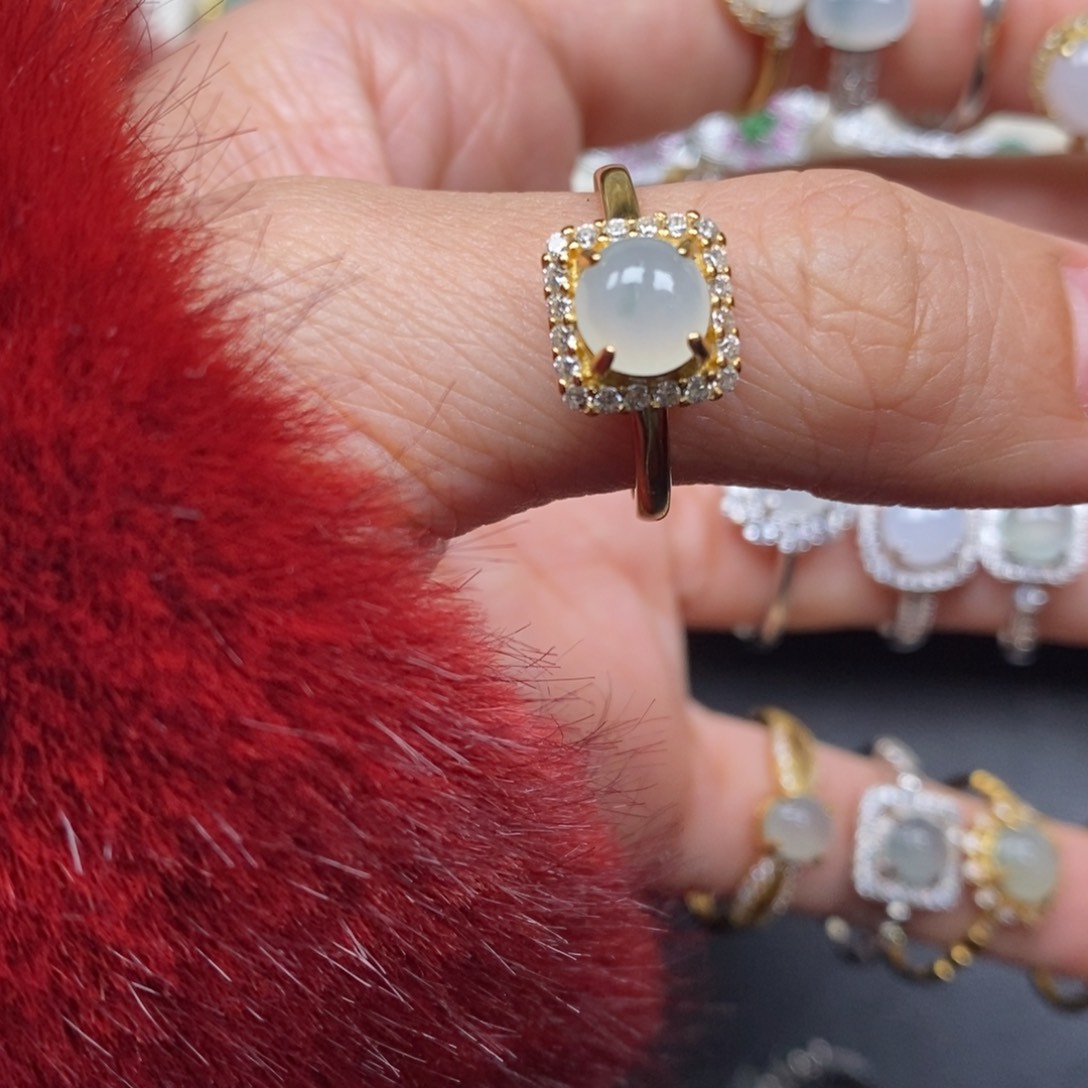 翡翠颈饰未镶嵌翡翠