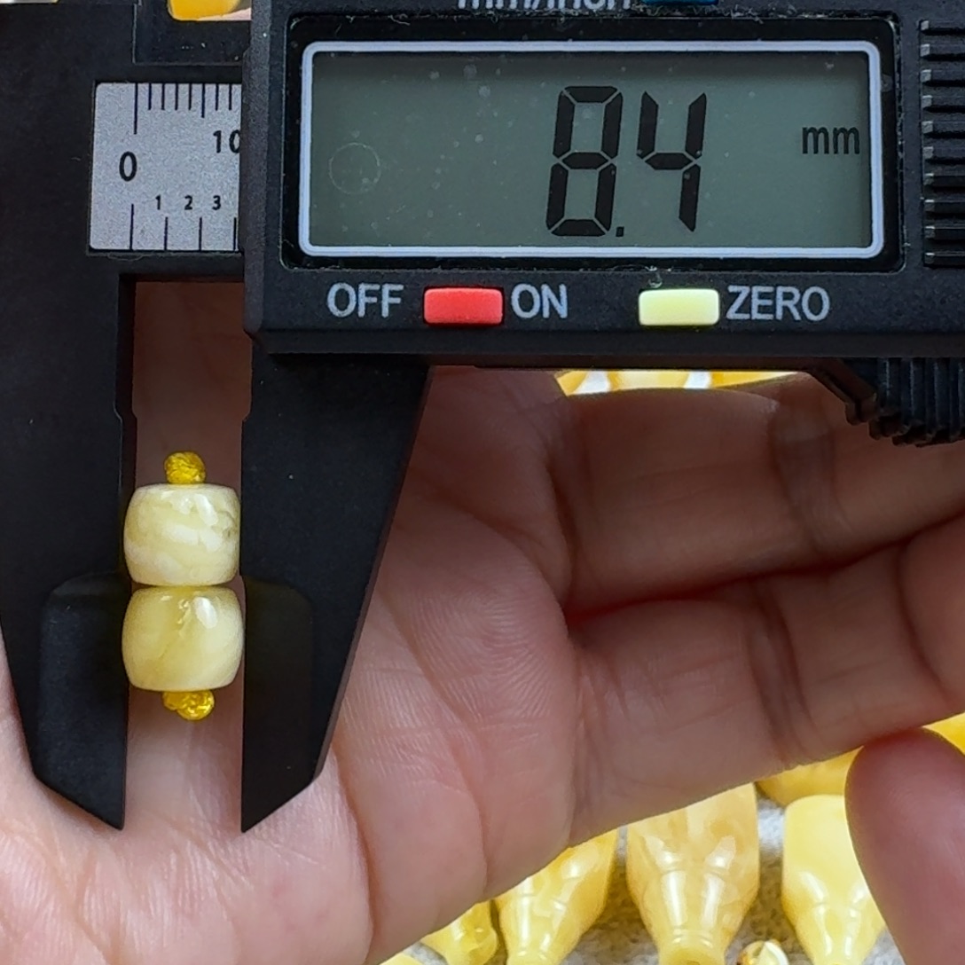 蜜蜡未镶嵌裸石23杂