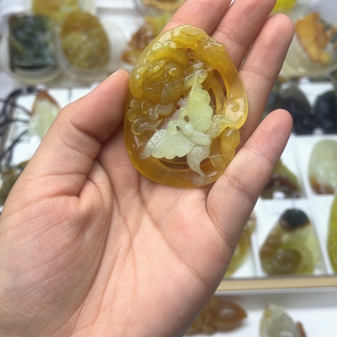 蛇纹石玉颈饰未镶嵌