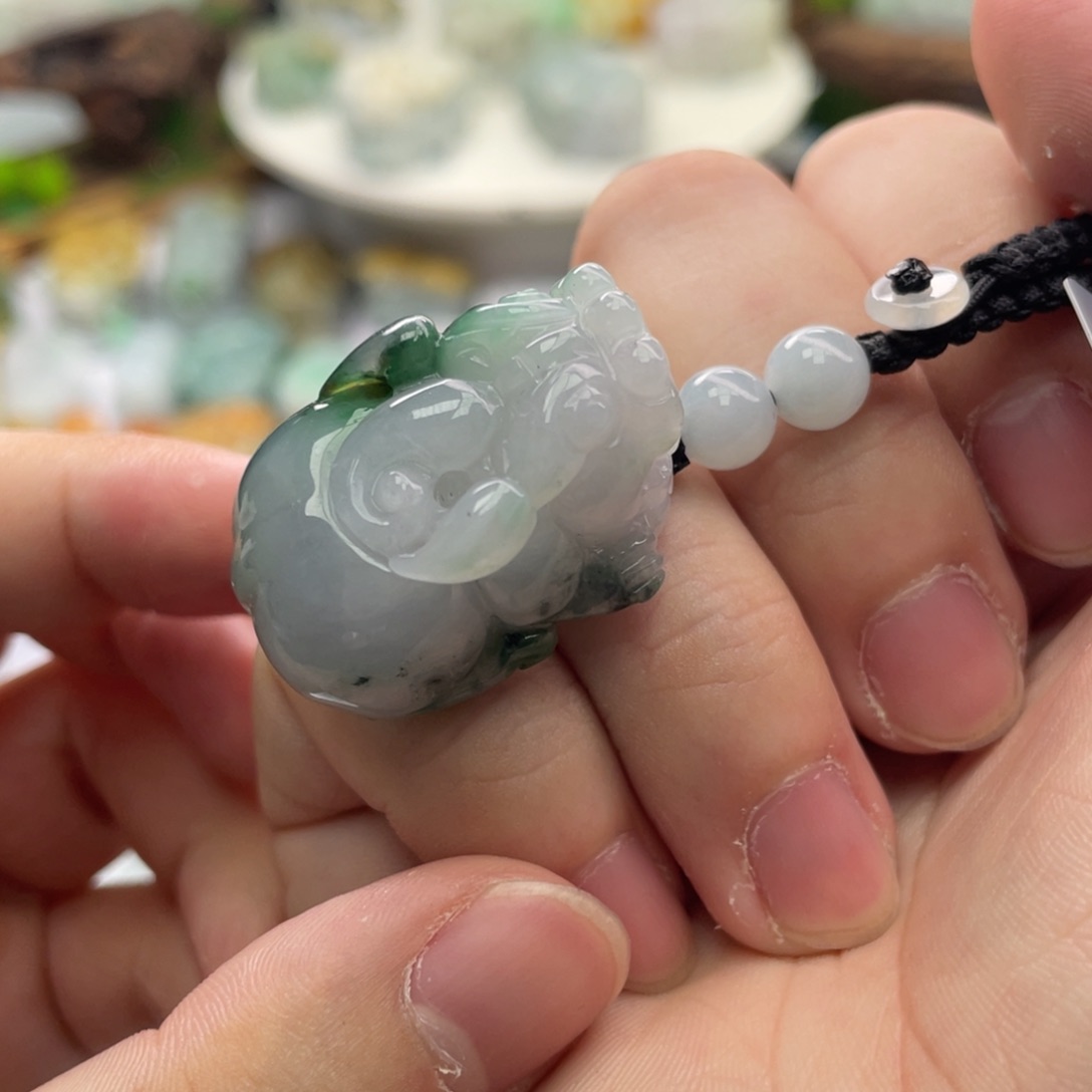 翡翠颈饰未镶嵌貔貅