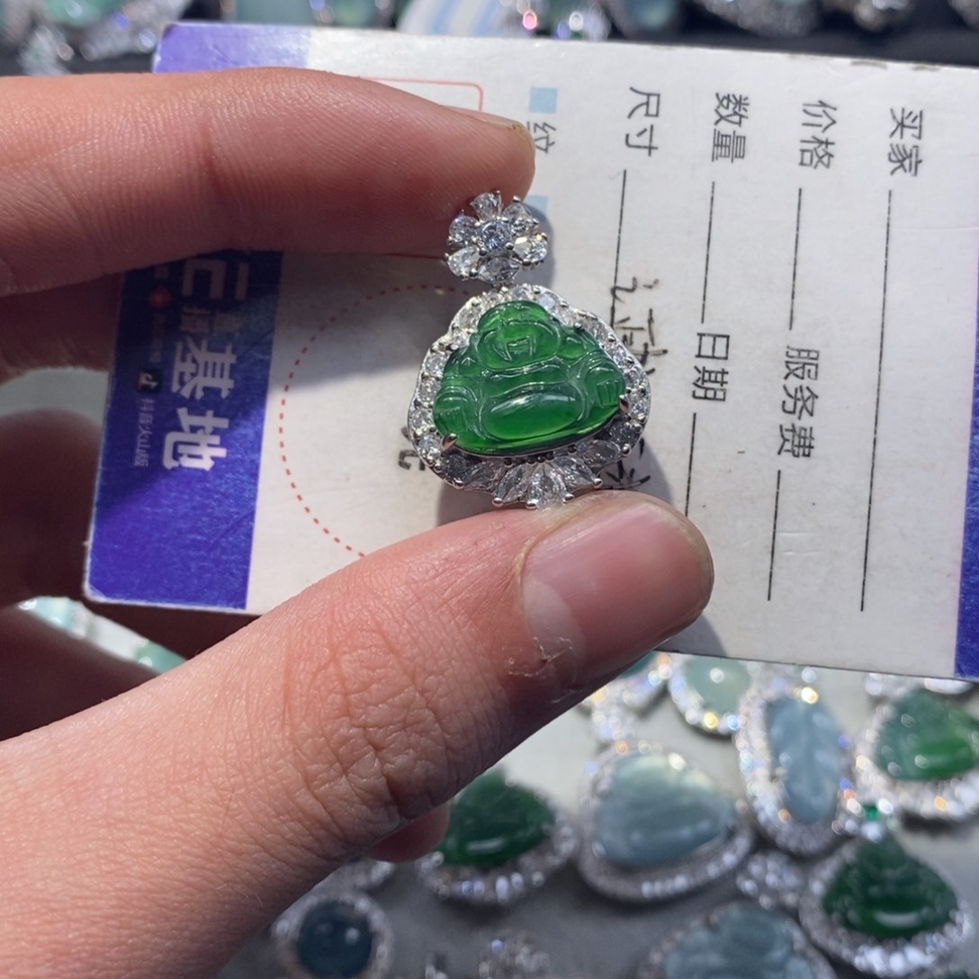 翡翠颈饰未镶嵌翡翠