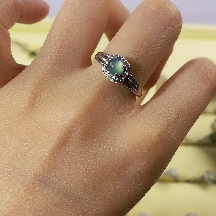 翡翠未镶嵌颈饰戒指