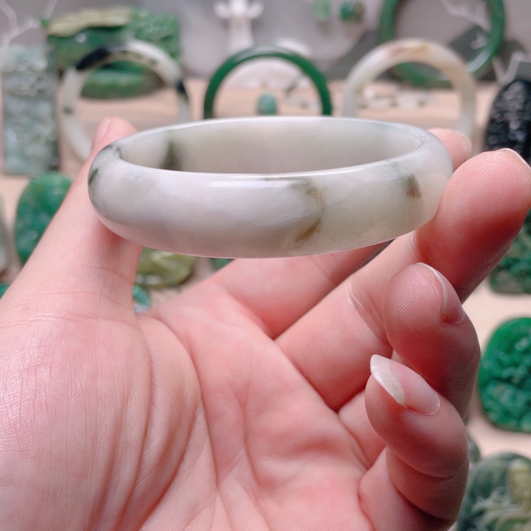 独山玉未镶嵌手镯