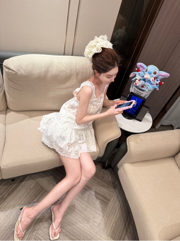 夏季法式设计师款甜美蕾丝超仙吊带连衣裙