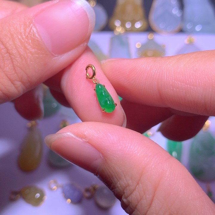 颈饰18K金镶嵌翡翠翡翠