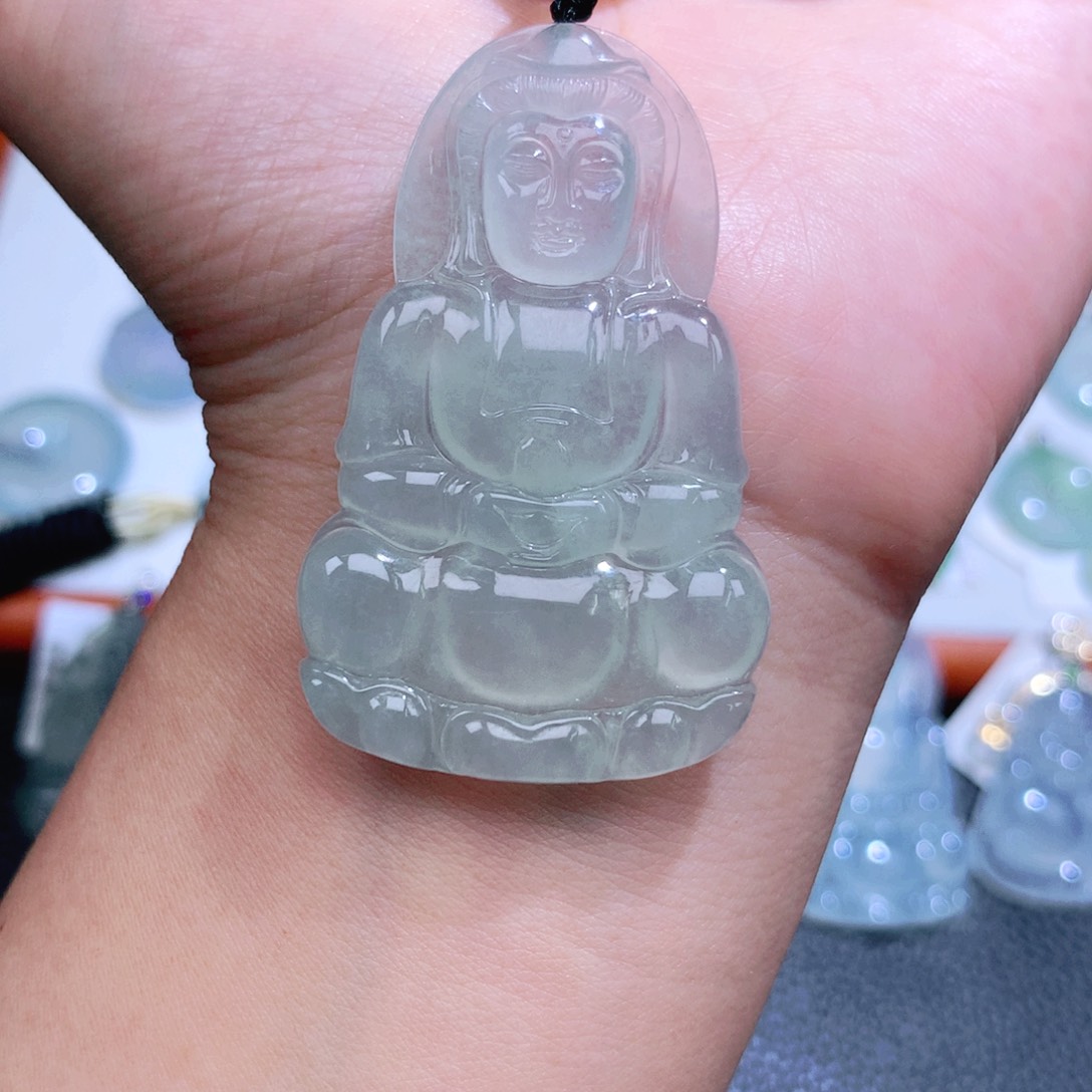 翡翠未镶嵌颈饰观音