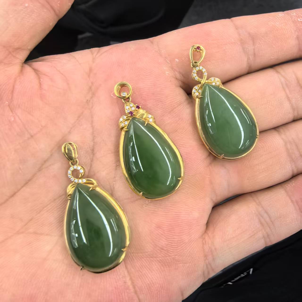 凰一品 俄料碧玉水滴吊坠18k多样性发一