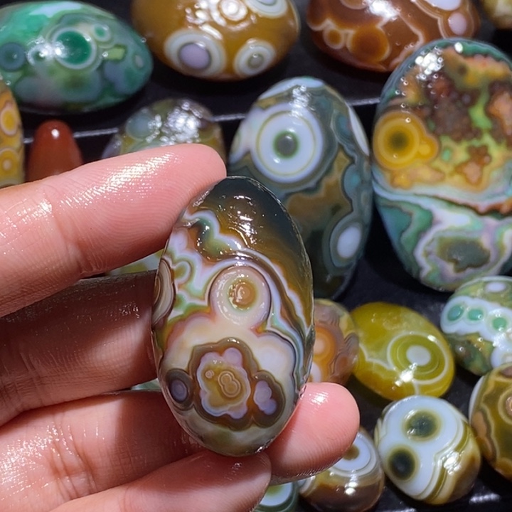 玛瑙/玉髓未镶嵌珠宝奇石160