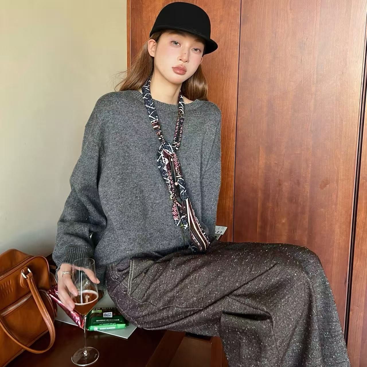 撞色丝巾毛衫新款内搭打底衫