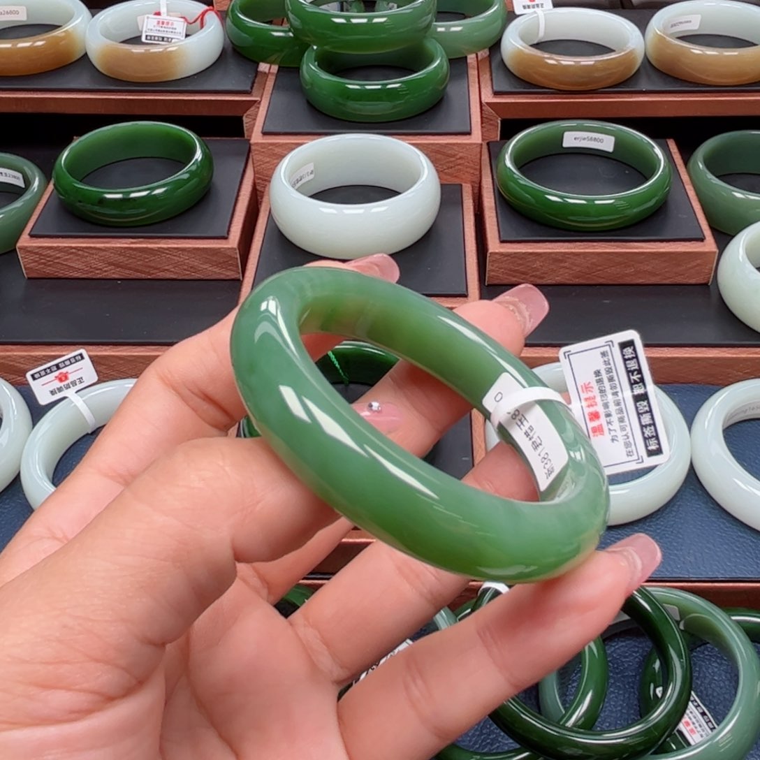 未镶嵌手镯和田玉（碧玉）