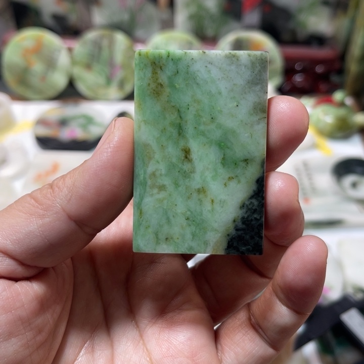 独山玉未镶嵌颈饰