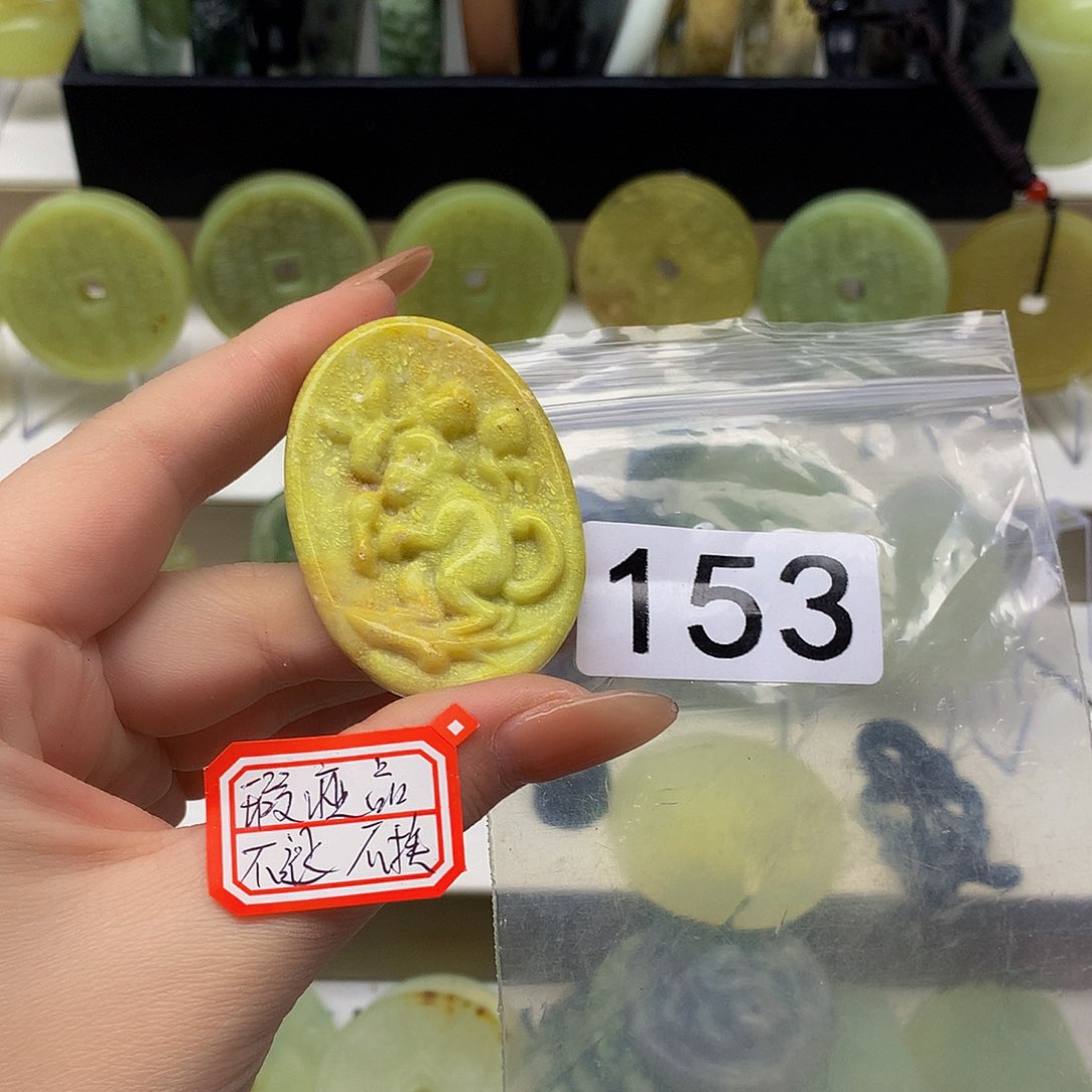 蛇纹石玉颈饰未镶嵌