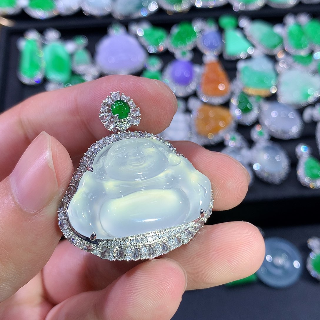 翡翠18K金镶嵌颈饰