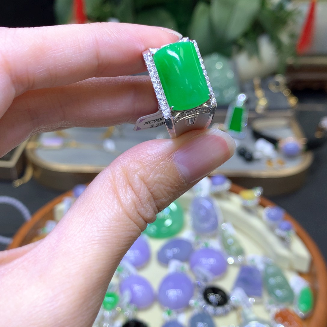 翡翠18K金镶嵌颈饰翡翠吊坠项链