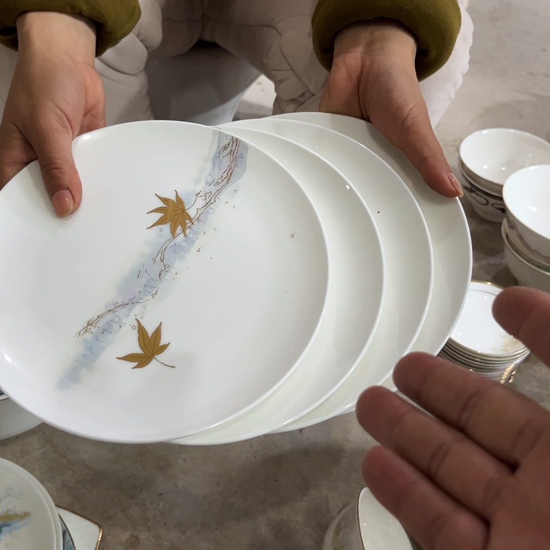 瓷片八寸浅盘四个微瑕