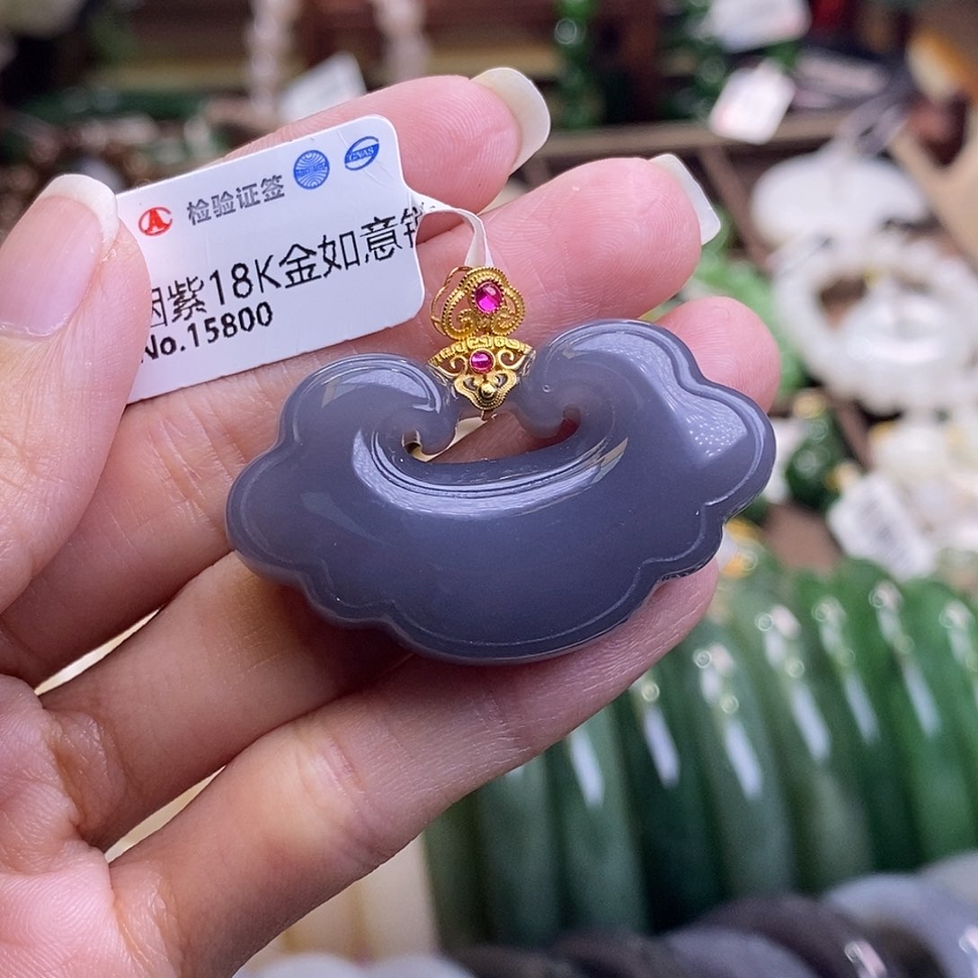 和田玉未镶嵌颈饰浓烟紫金镶如意锁吊坠