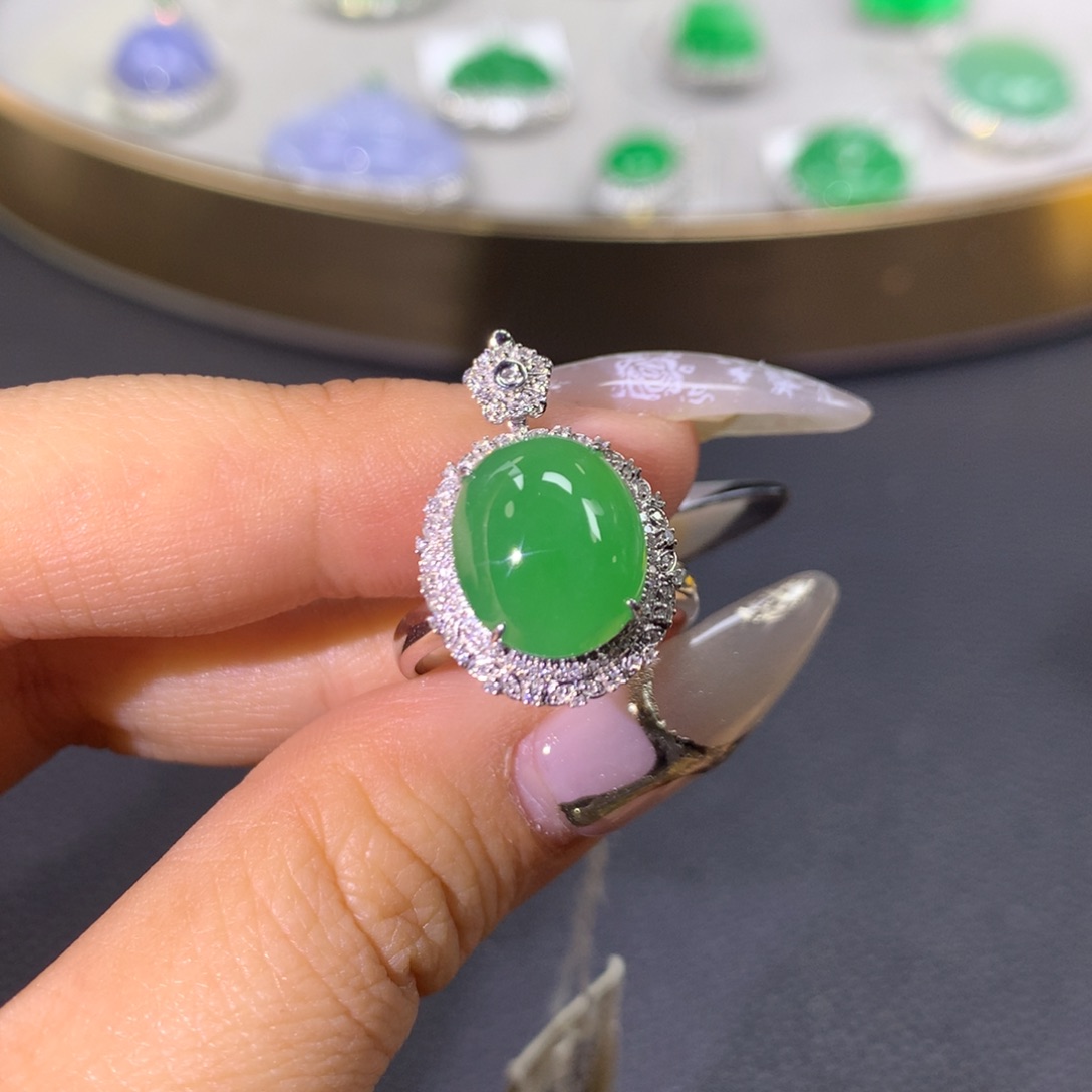 翡翠戒指18K金镶嵌翡翠