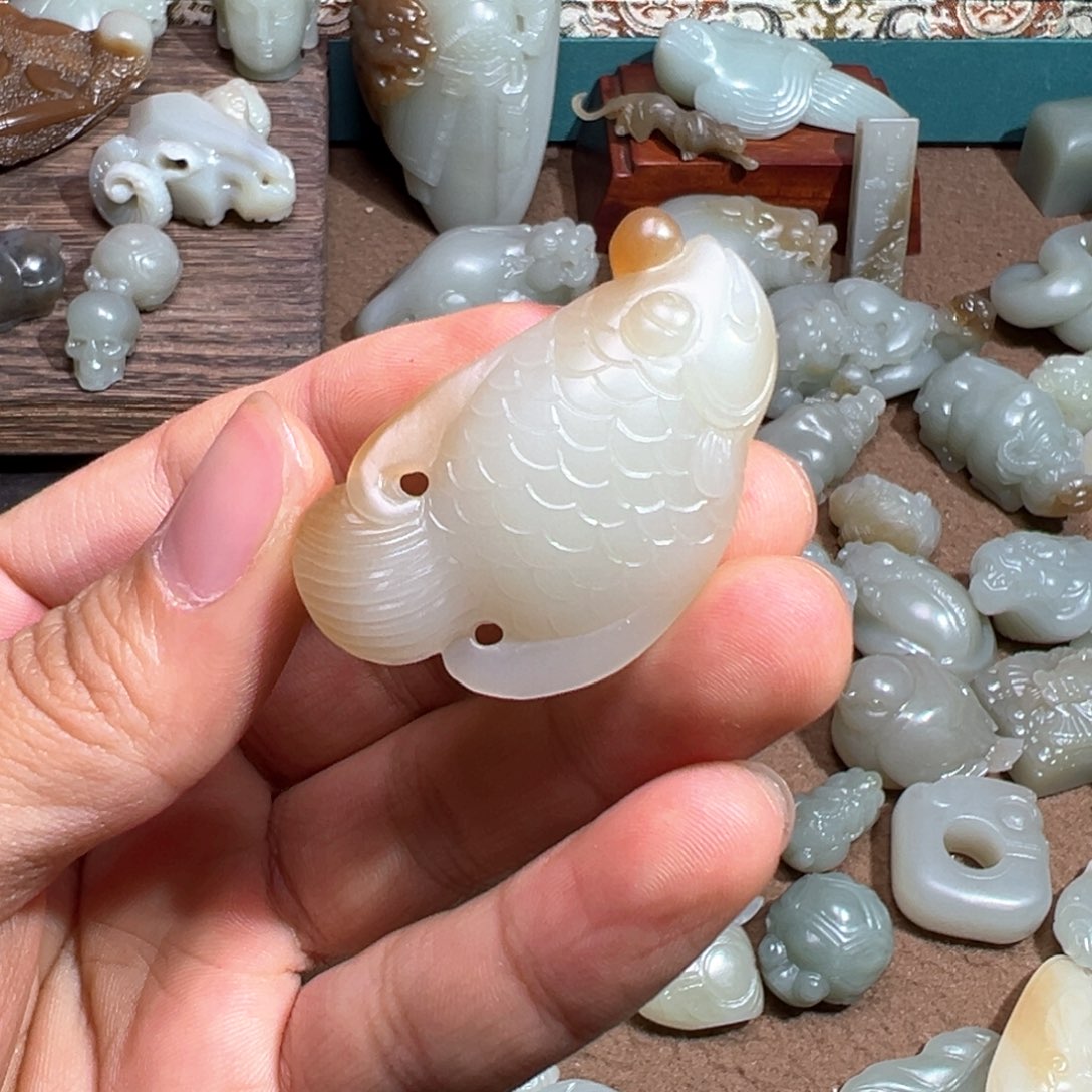 颈饰未镶嵌和田玉诗**方