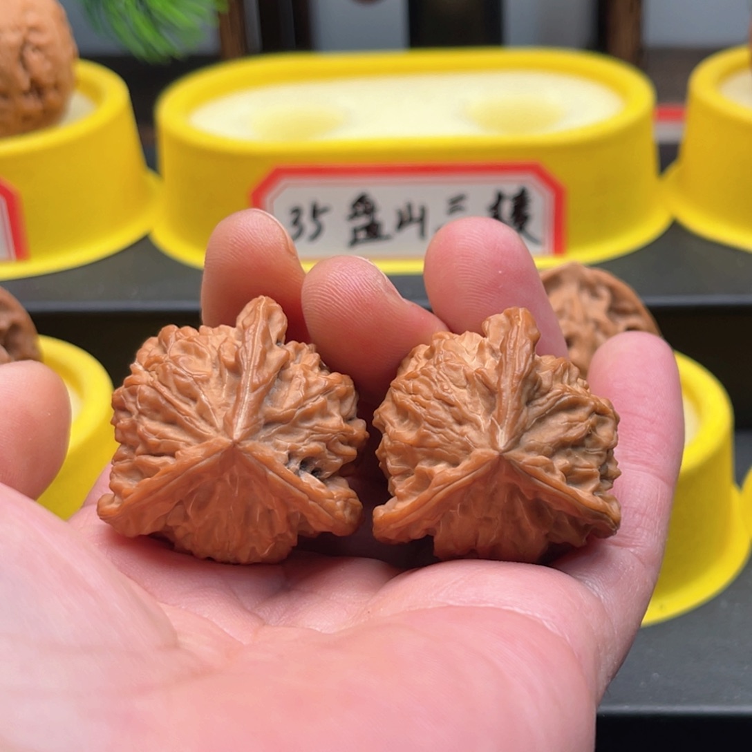 文玩核桃吊坠35盘山三棱