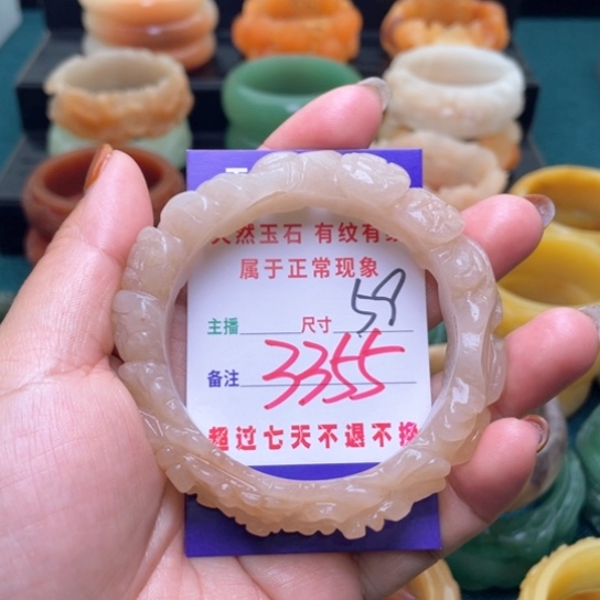 【闪购商品】石英质玉手镯未镶嵌