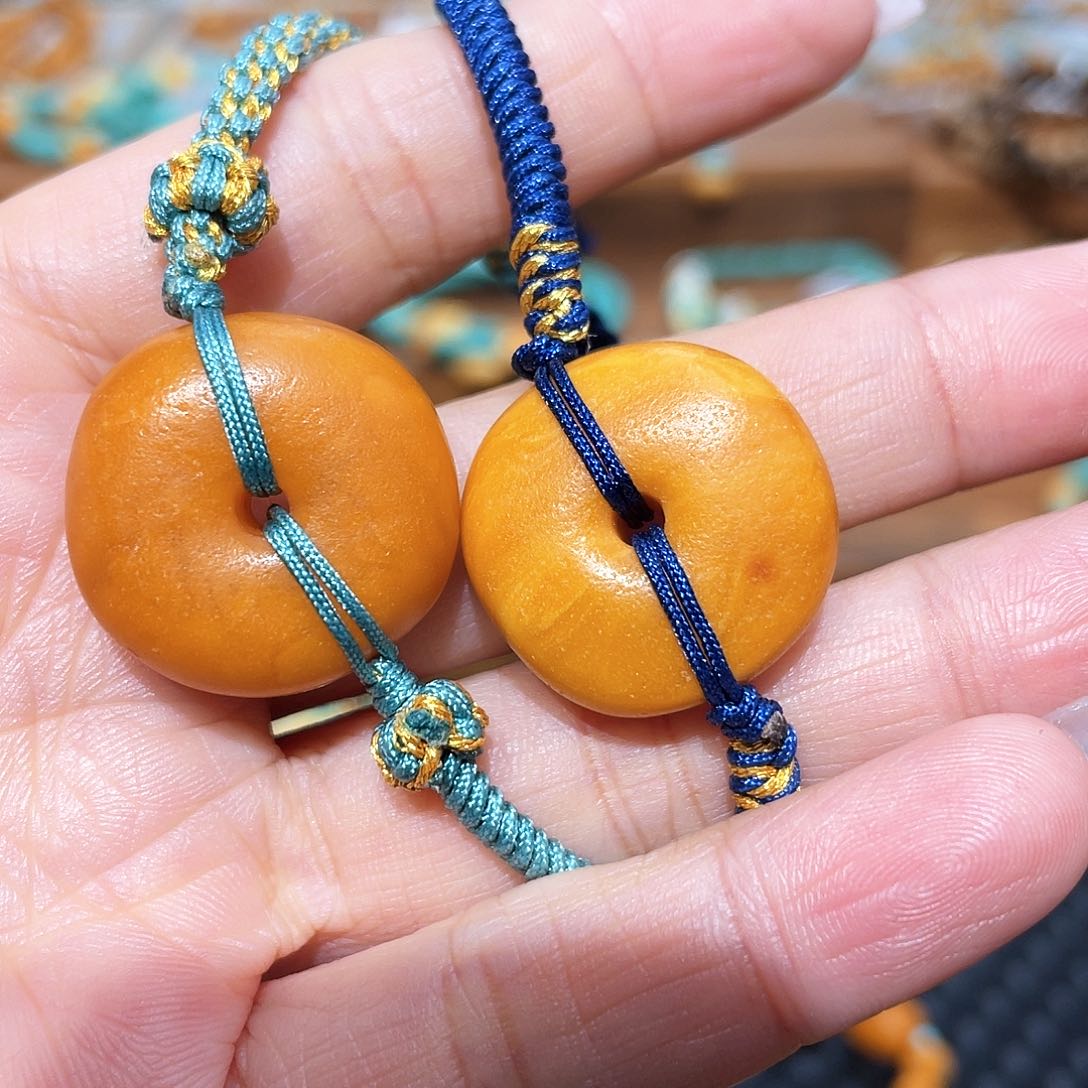 琥珀裸石未镶嵌多样发其一