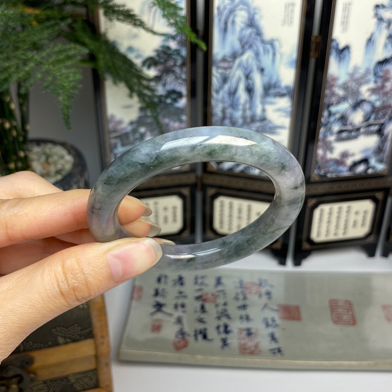 52.3乌鸡紫飘花圆条手镯 天然翡翠A货手镯