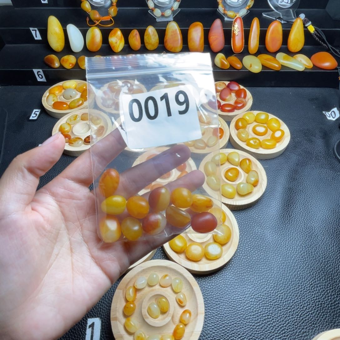 和田玉未镶嵌吊坠(不含链)“****”