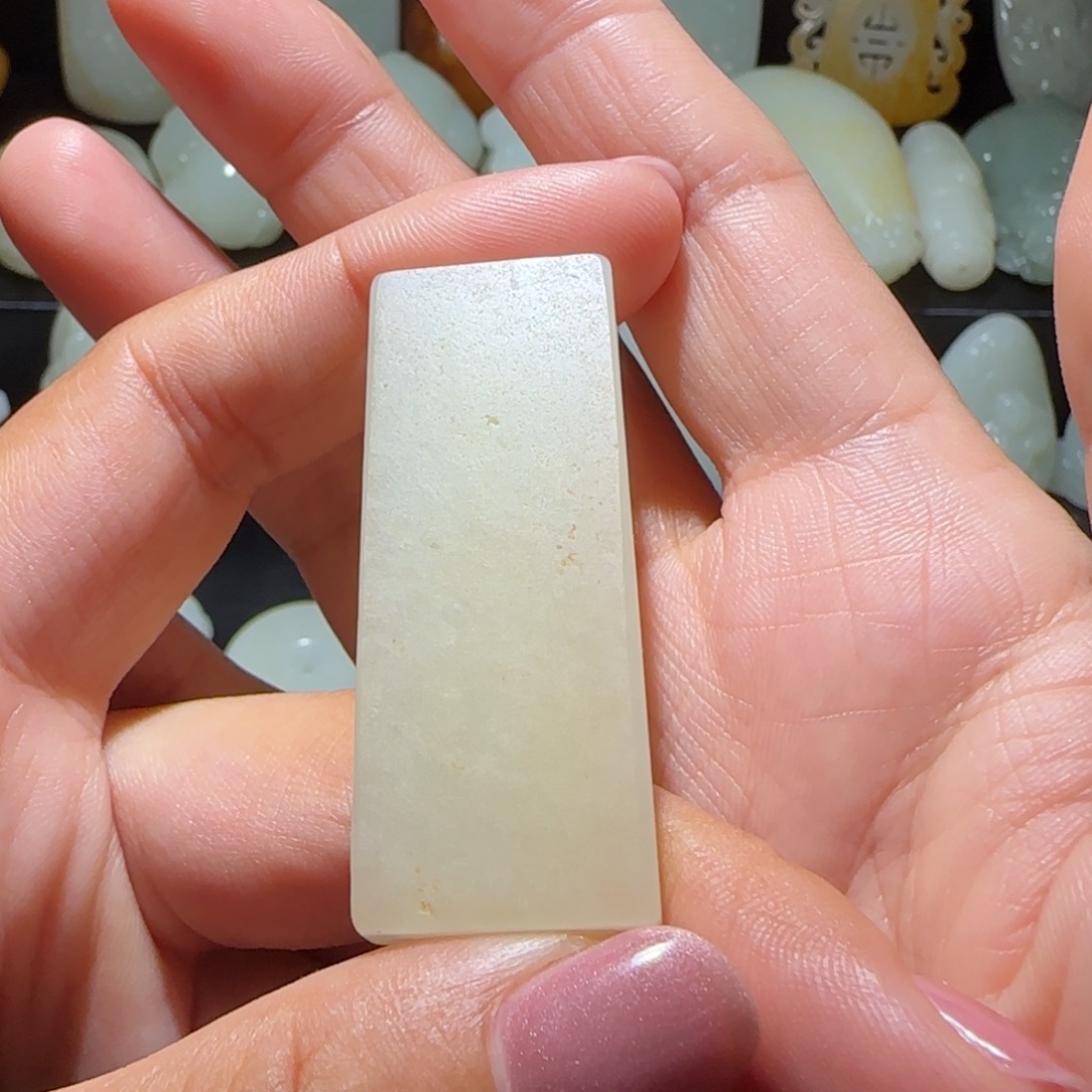 爱***店和田玉未镶嵌颈饰