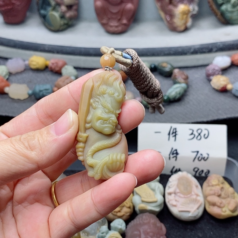 【闪购商品】定制石英质玉吊坠未镶嵌