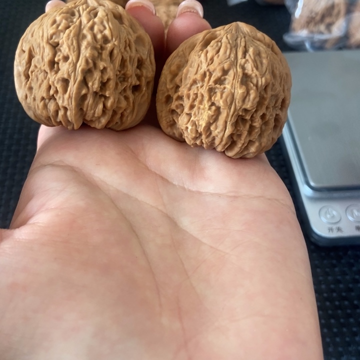 猴头核桃吊坠40南疆。微黄