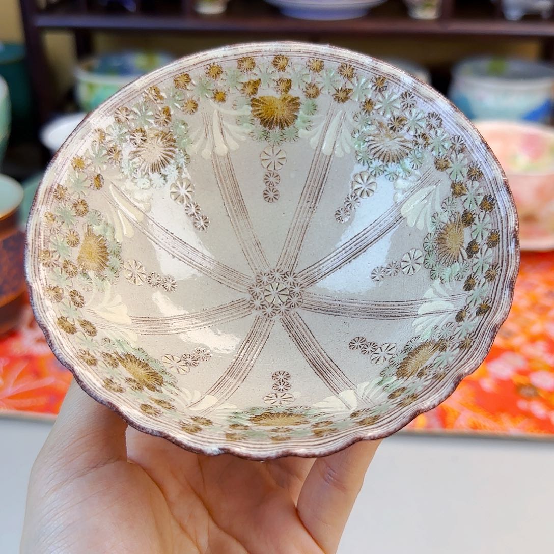他家茶具瓷器真美！
