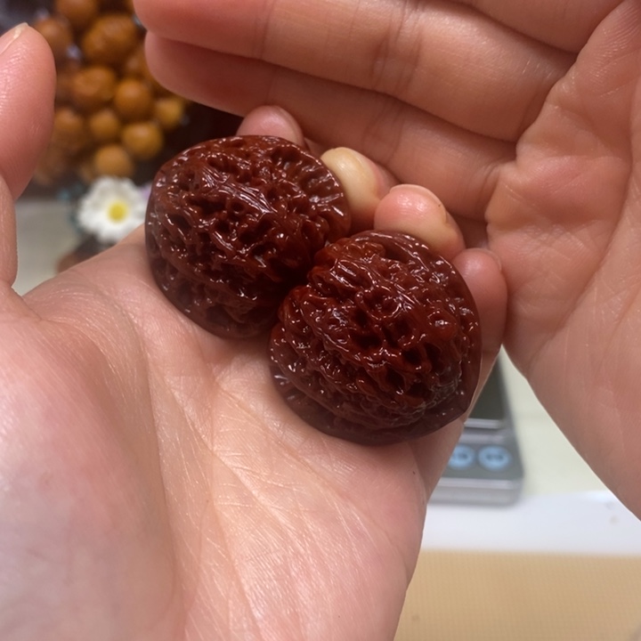 文玩核桃吊坠三角白