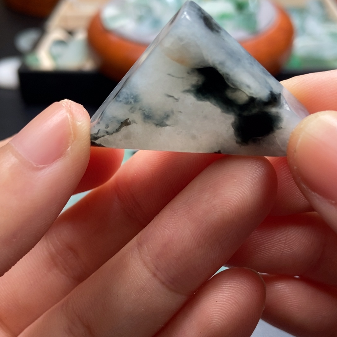 翡翠未镶嵌颈饰料子