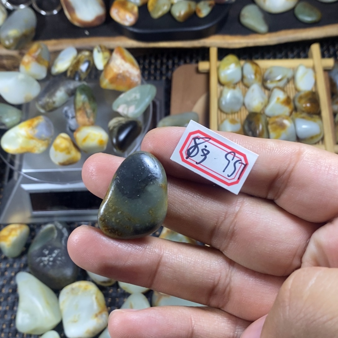 和田玉（糖玉）未镶嵌挂件