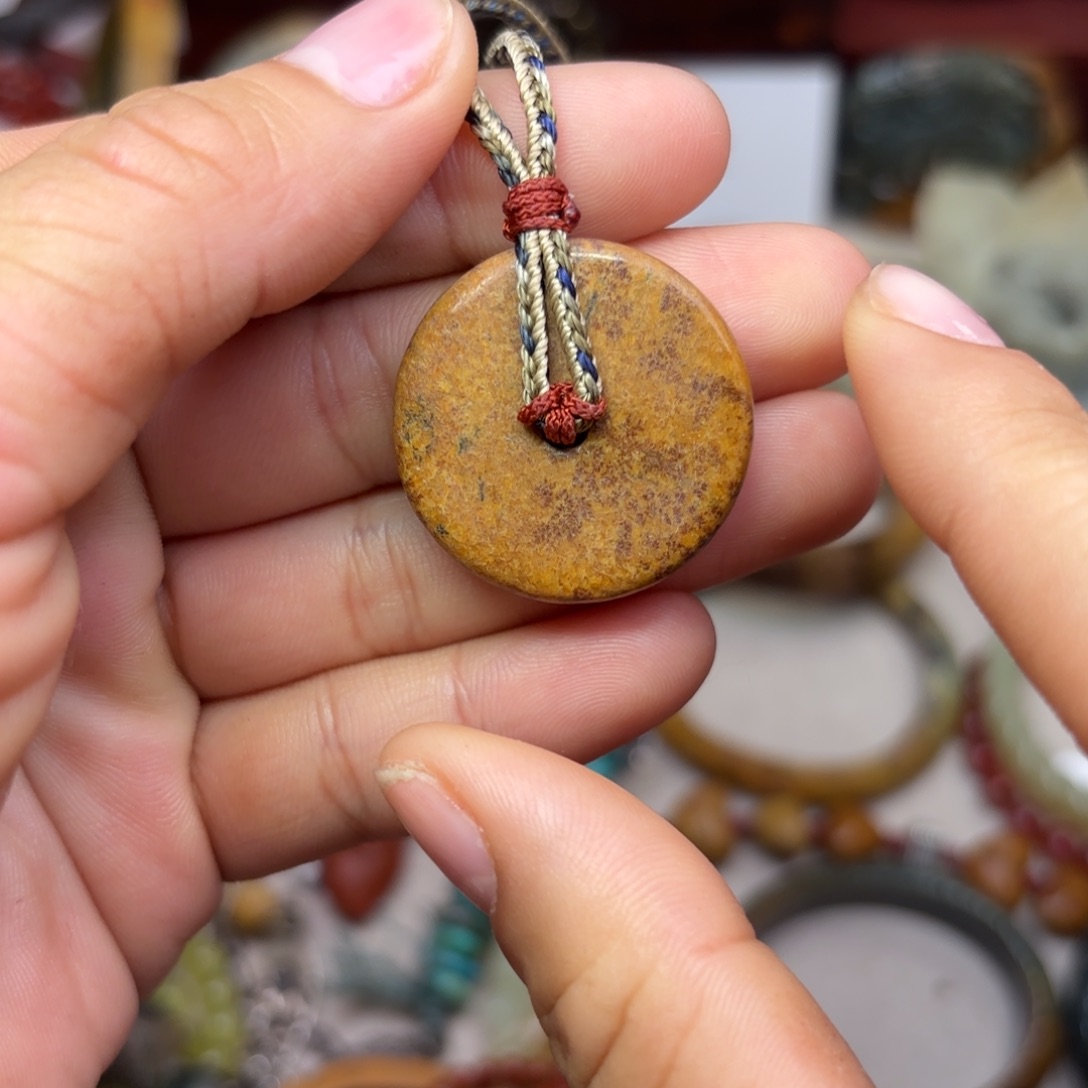 岫岩河磨玉（透闪石质玉）颈饰未镶嵌