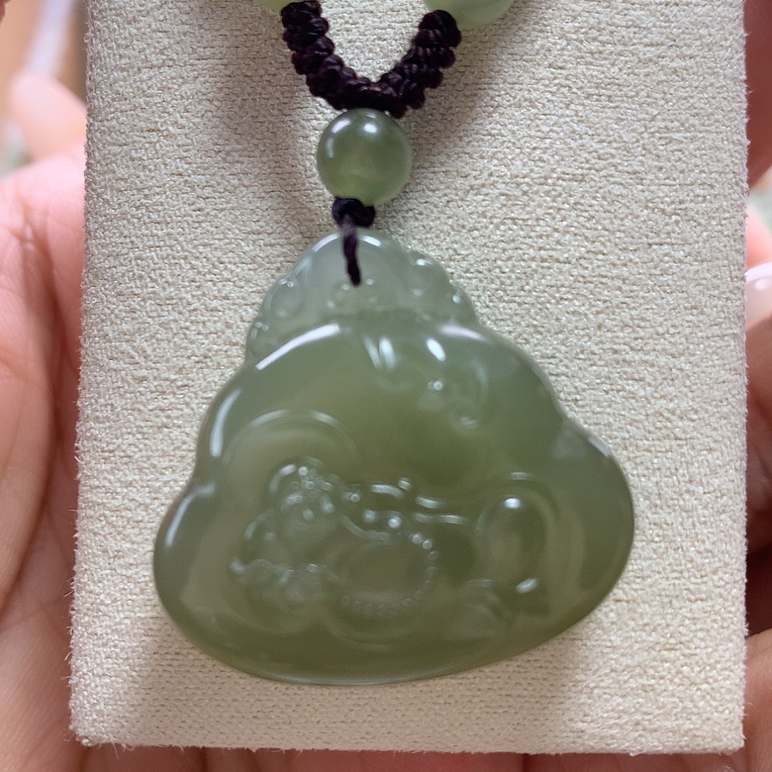 和田玉未镶嵌颈饰包容