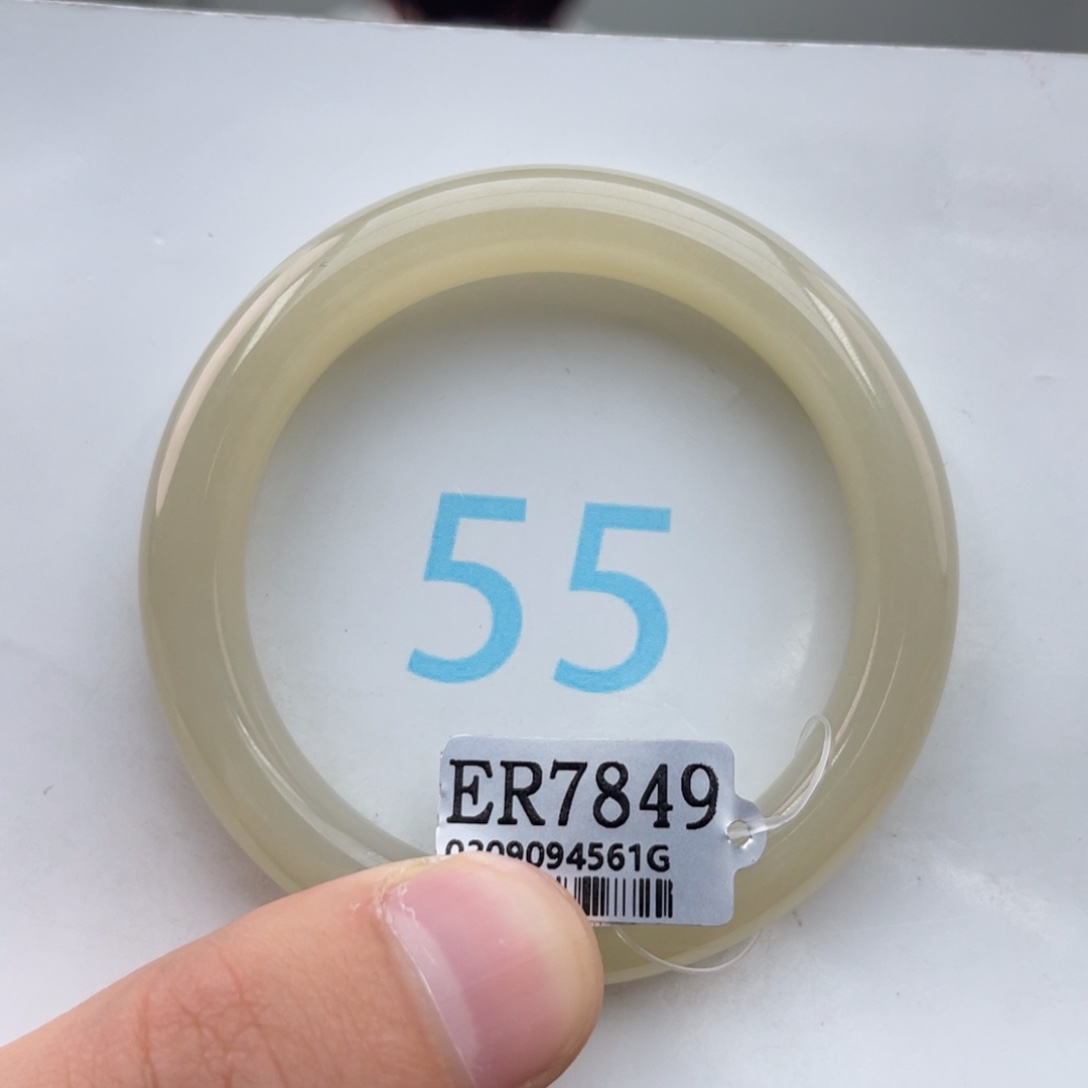 和田玉手镯未镶嵌温***.